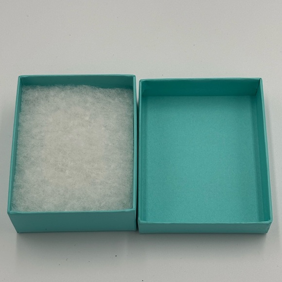 Tiffany & Co. Gift Box with White Ribbon - Picture 4 of 4